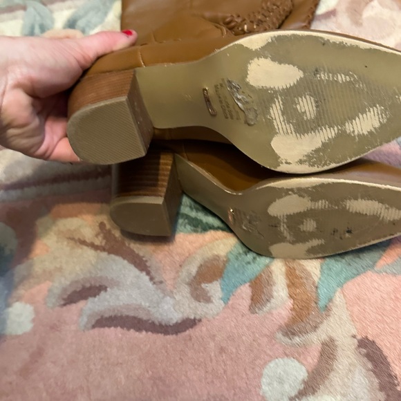 Cognant Leather Looking Boots with Stitch work - Picture 3 of 3